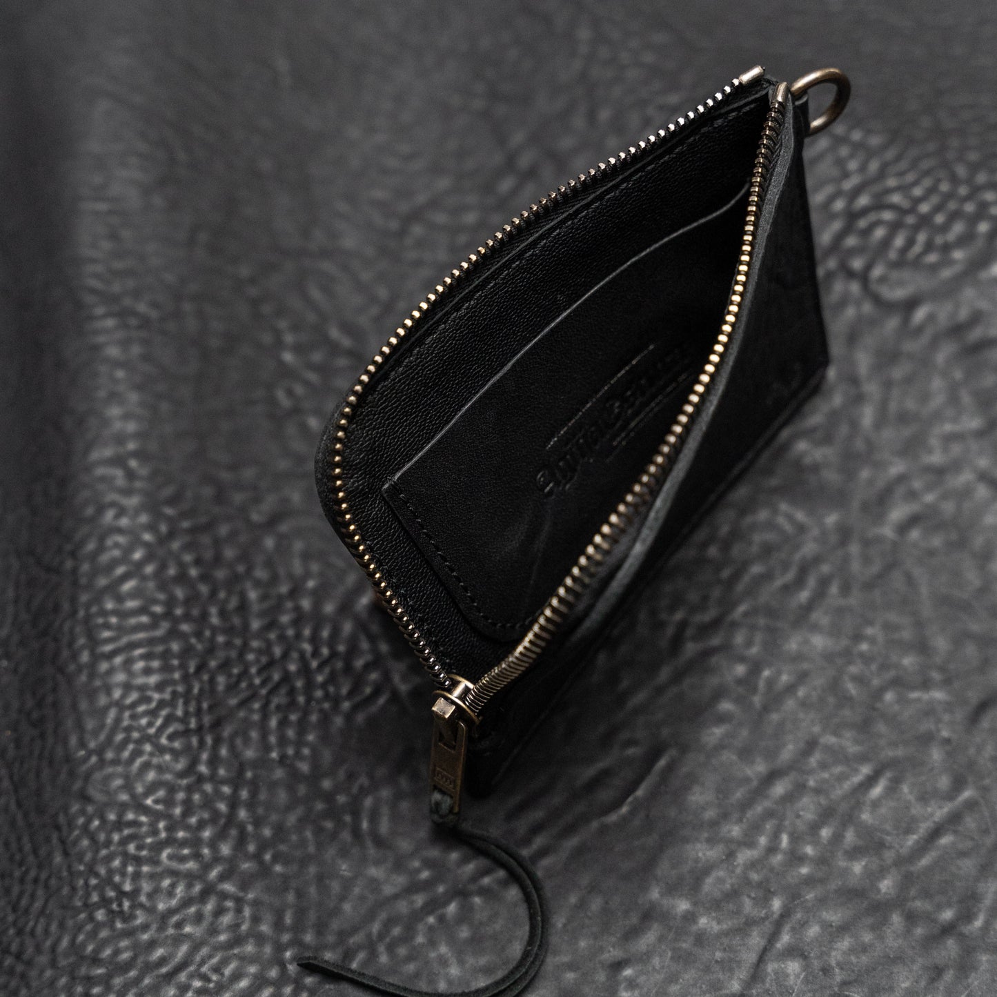 Sello Zipper Wallet (Reverse Culatta Black)