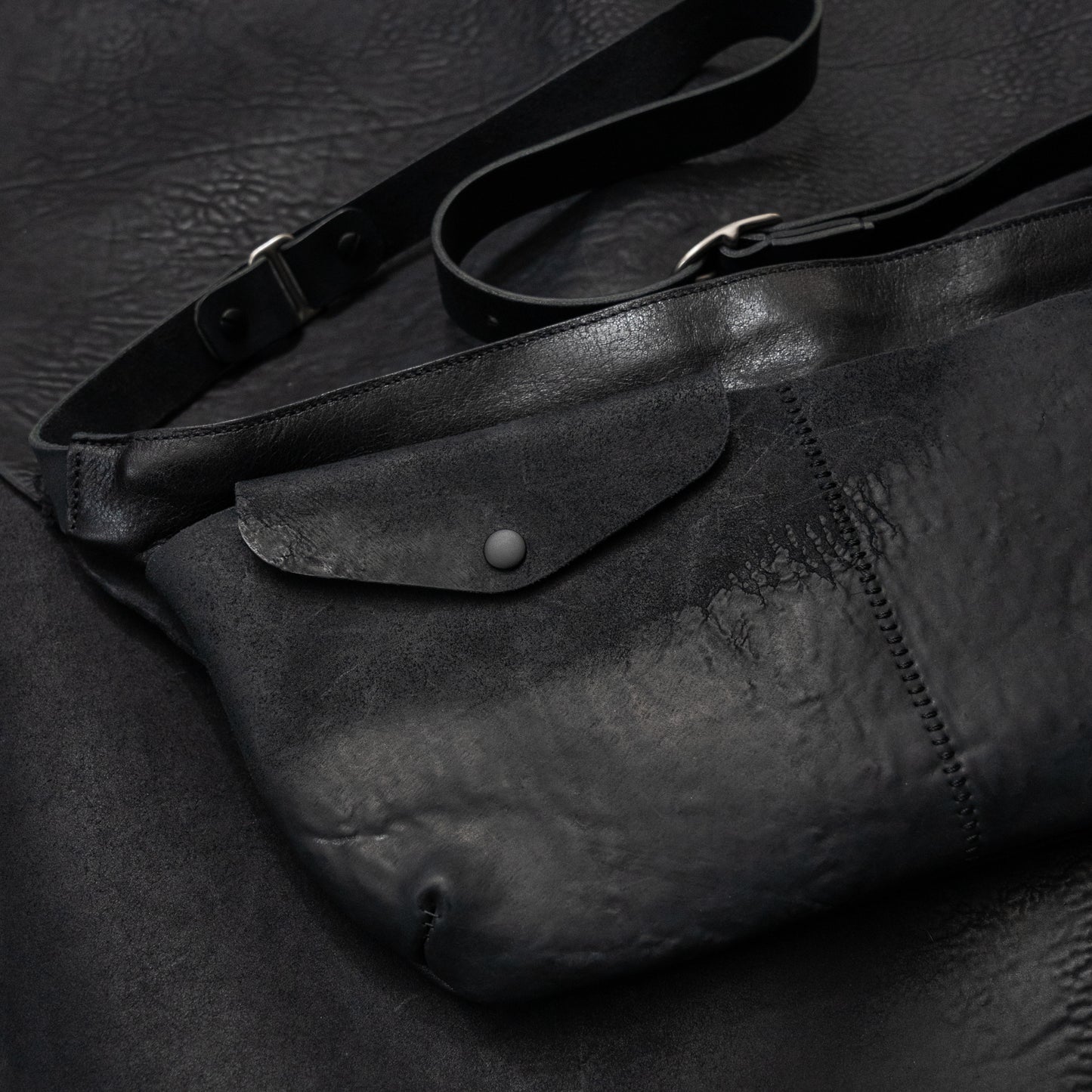 Porta Messenger Crossbody Bag (Horsehide Black)