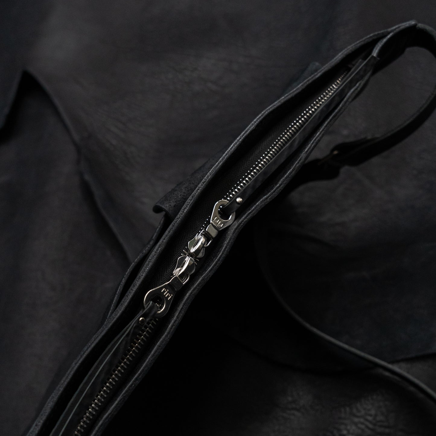 Porta Messenger Crossbody Bag (Horsehide Black)