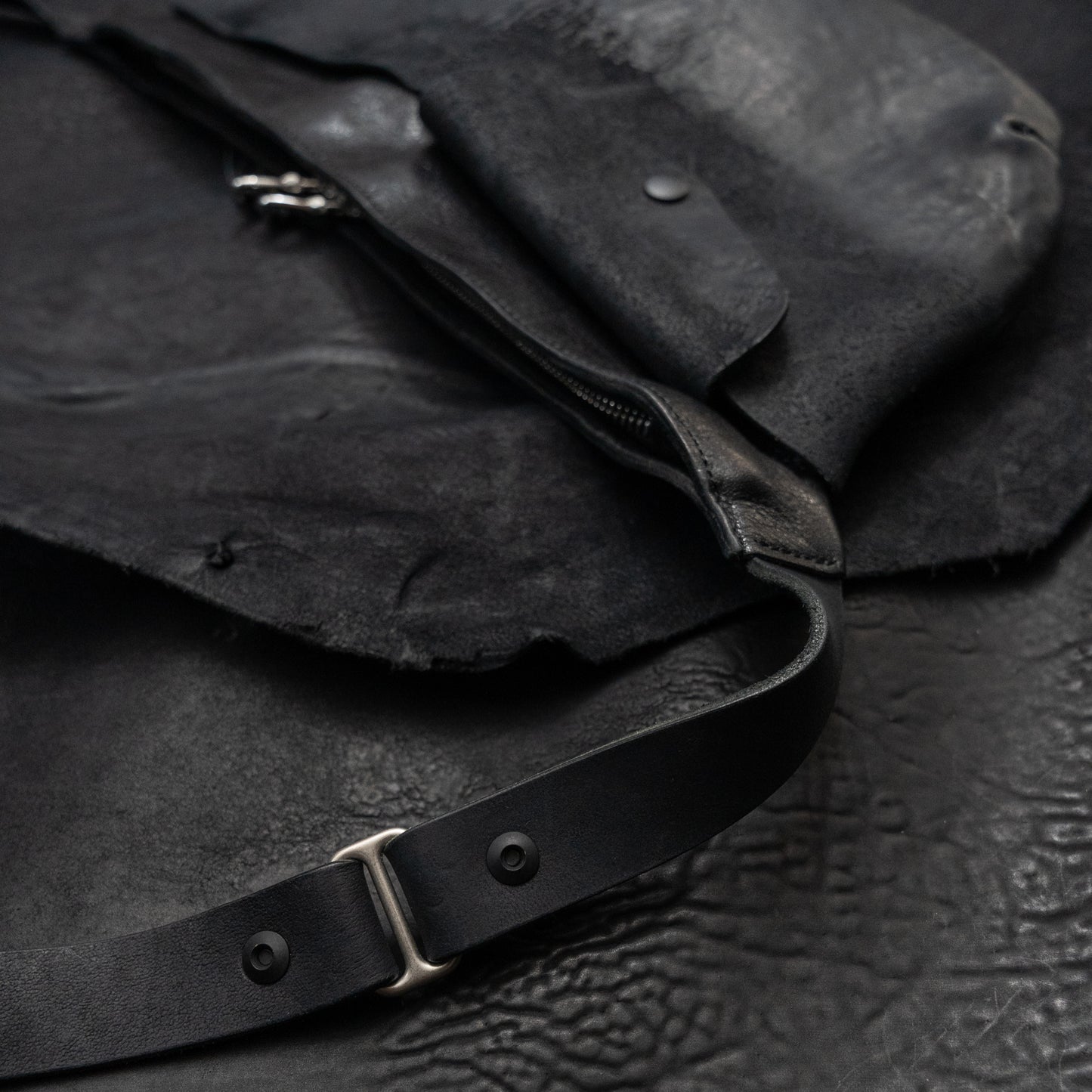 Porta Messenger Crossbody Bag (Horsehide Black)