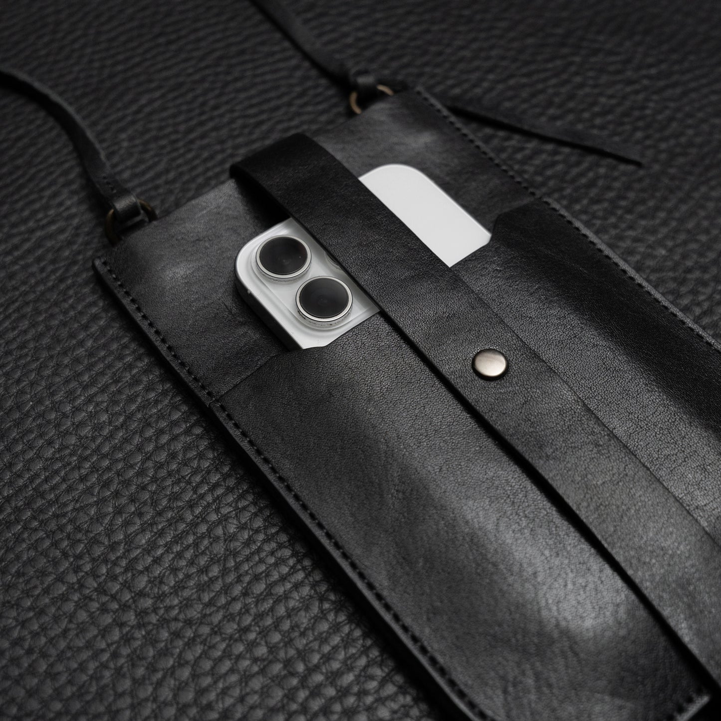 Viaje Travel Pouch (Smooth Horsehide Black)