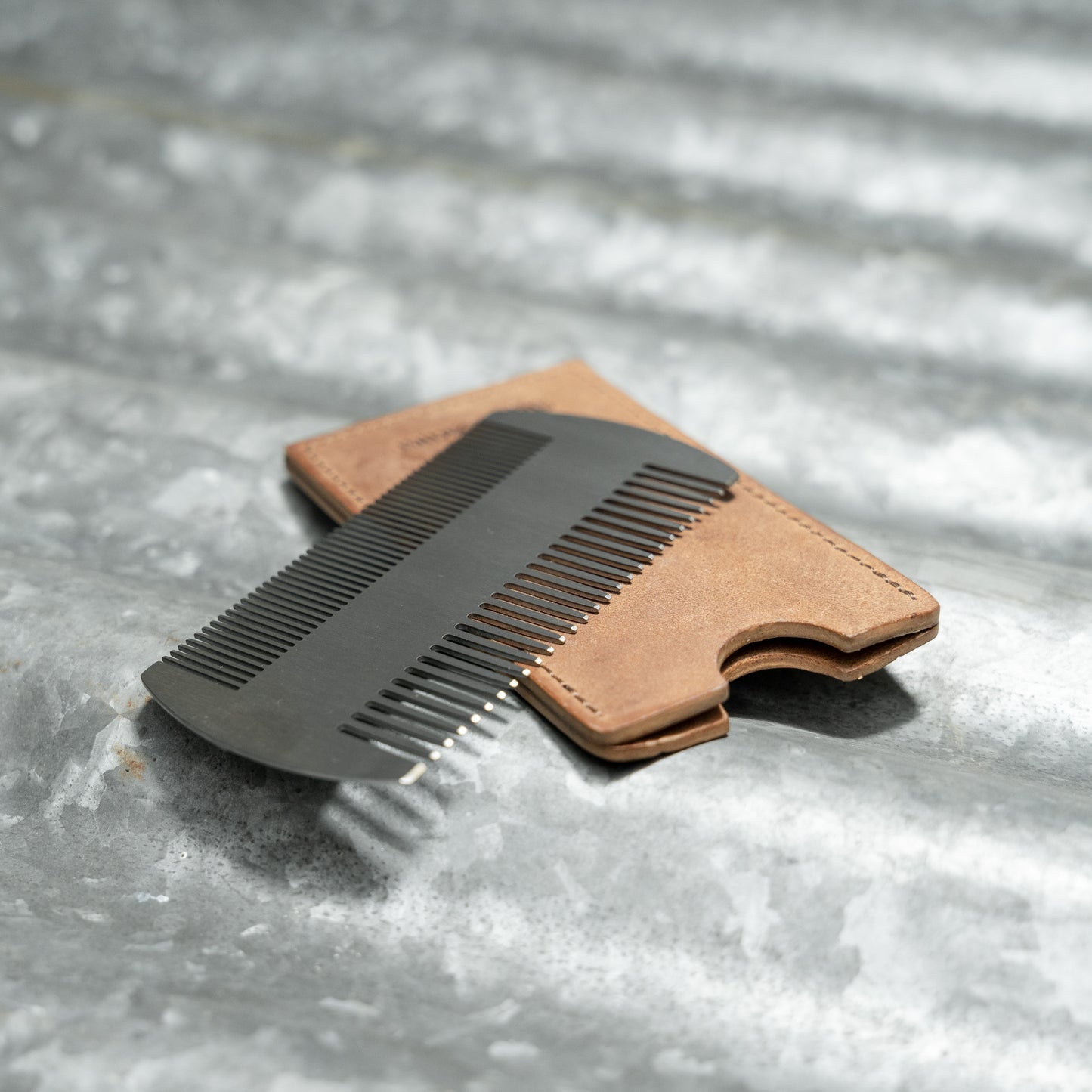 BEARD COMB & SLEEVE (REVERSE CULATTA BROWN)