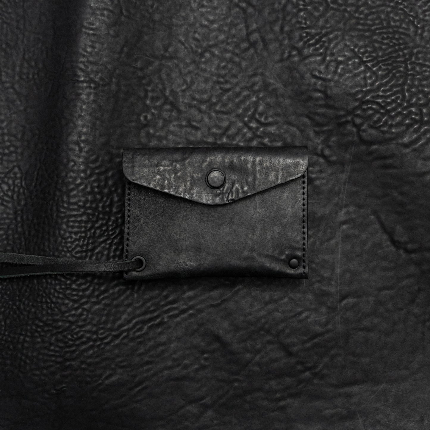 Cadena Cuero Card Holder (Reverse Culatta Black)