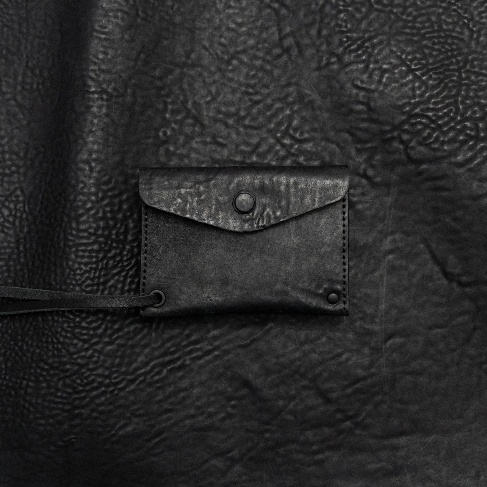 Cadena Cuero Card Holder (Reverse Culatta Black)