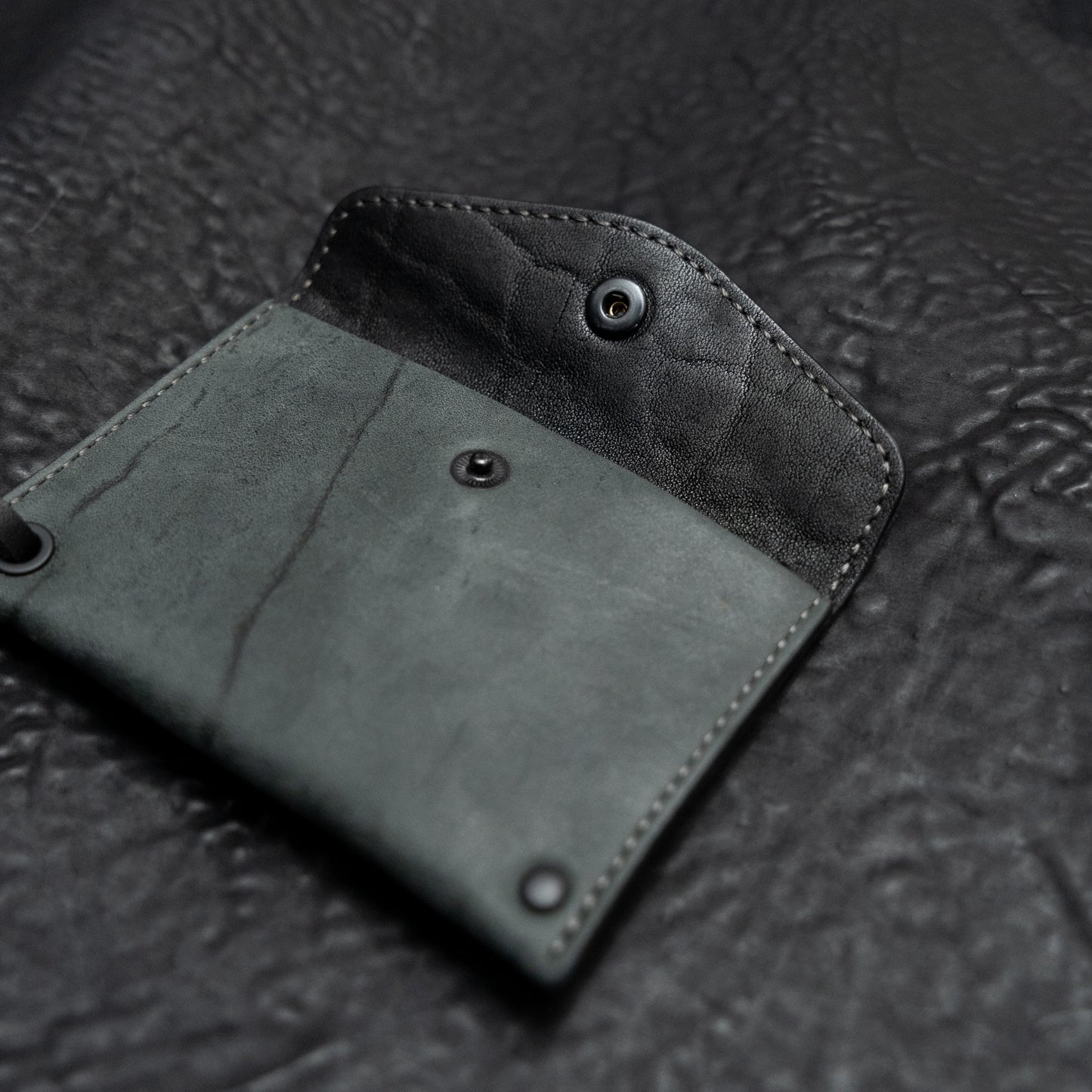 Cadena Cuero Card Holder (Wild Thing Anthracite)