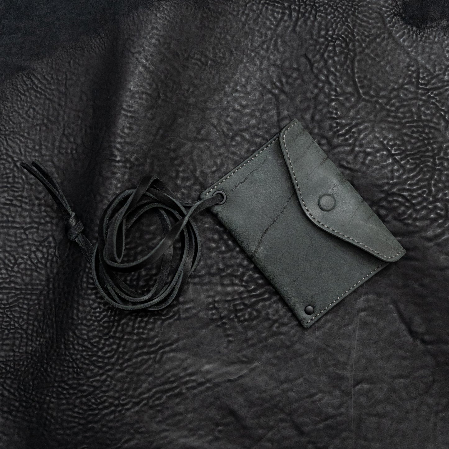 Cadena Cuero Card Holder (Wild Thing Anthracite)