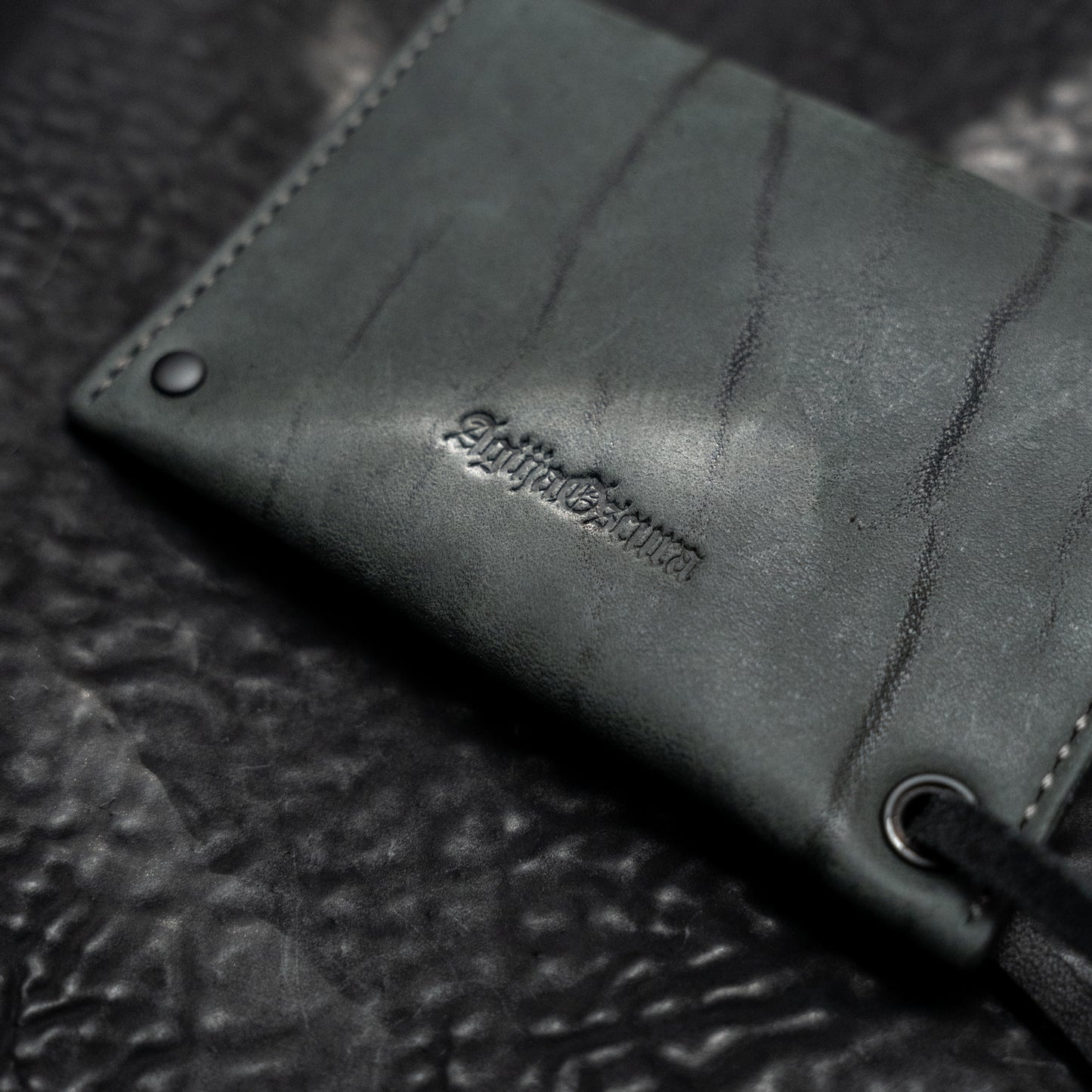 Cadena Cuero Card Holder (Wild Thing Anthracite)