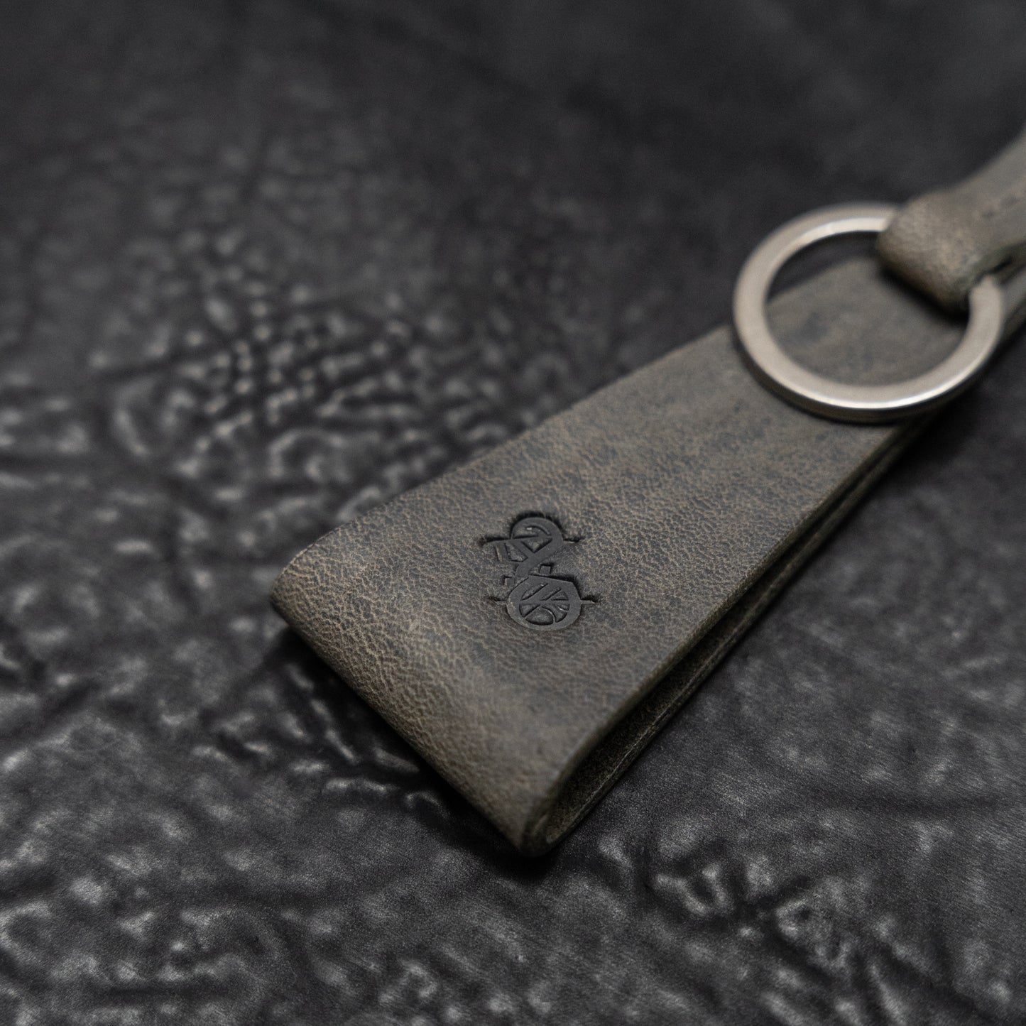Triada Keychain (Horse Culatta Gray)