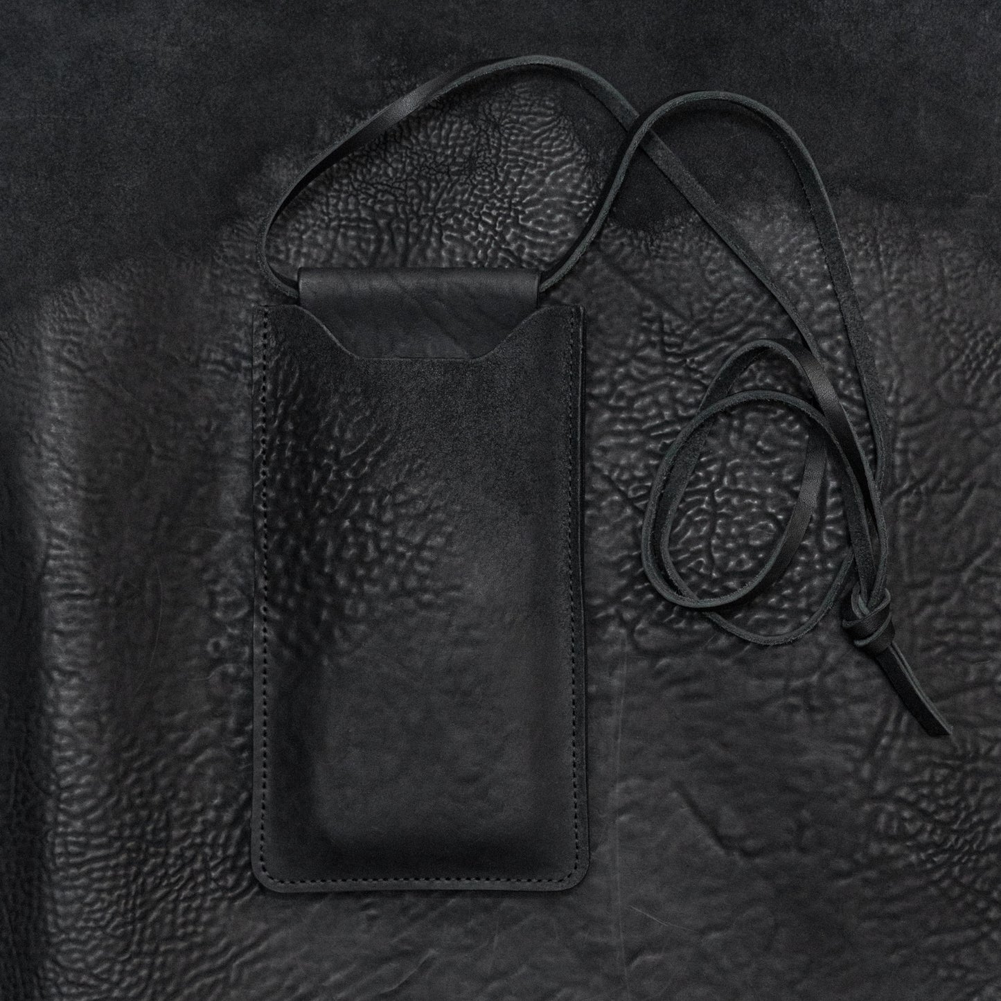 Talon Phone Pouch (Reverse Culatta Black)