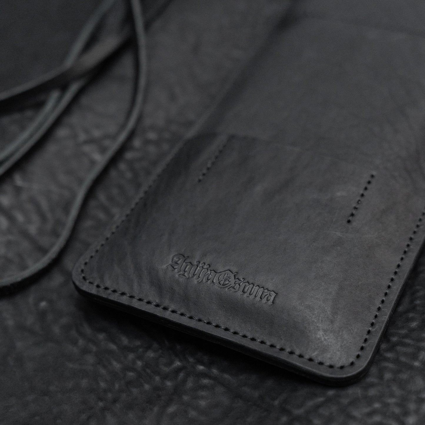 Talon Phone Pouch (Reverse Culatta Black)
