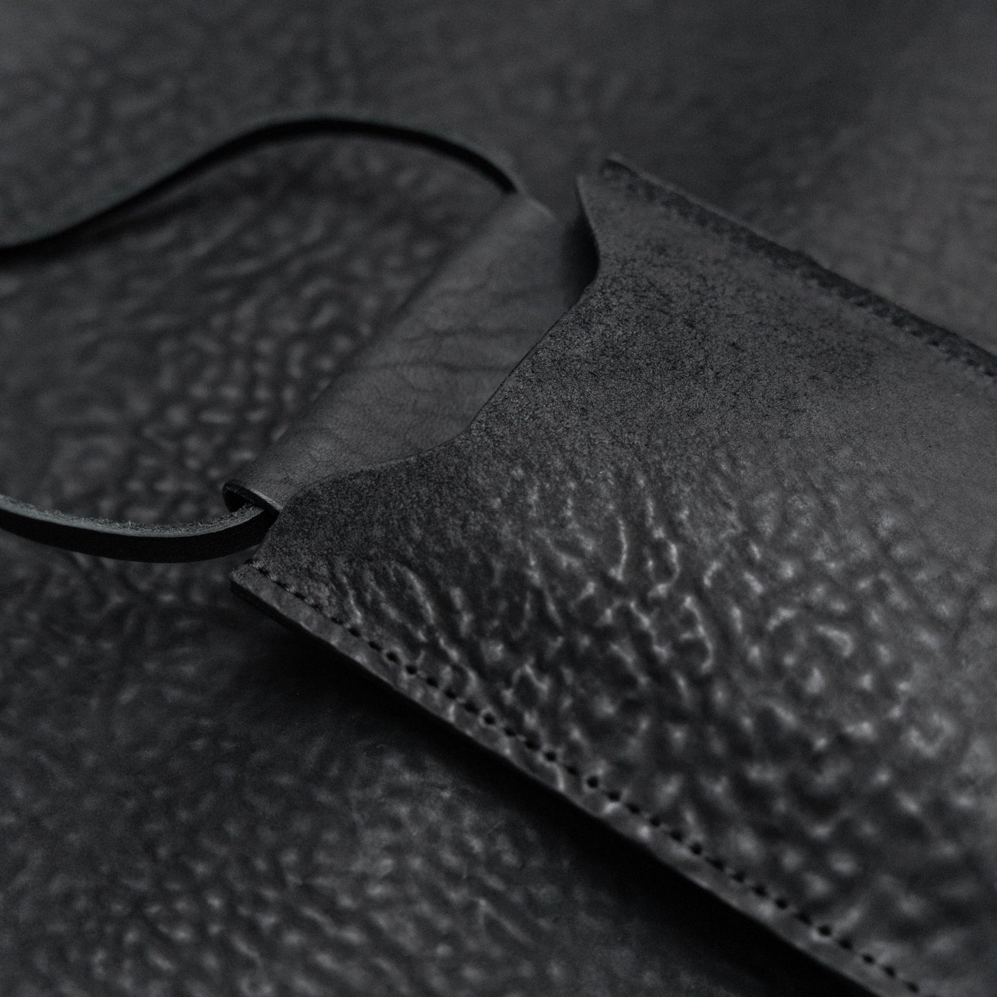Talon Phone Pouch (Reverse Culatta Black)