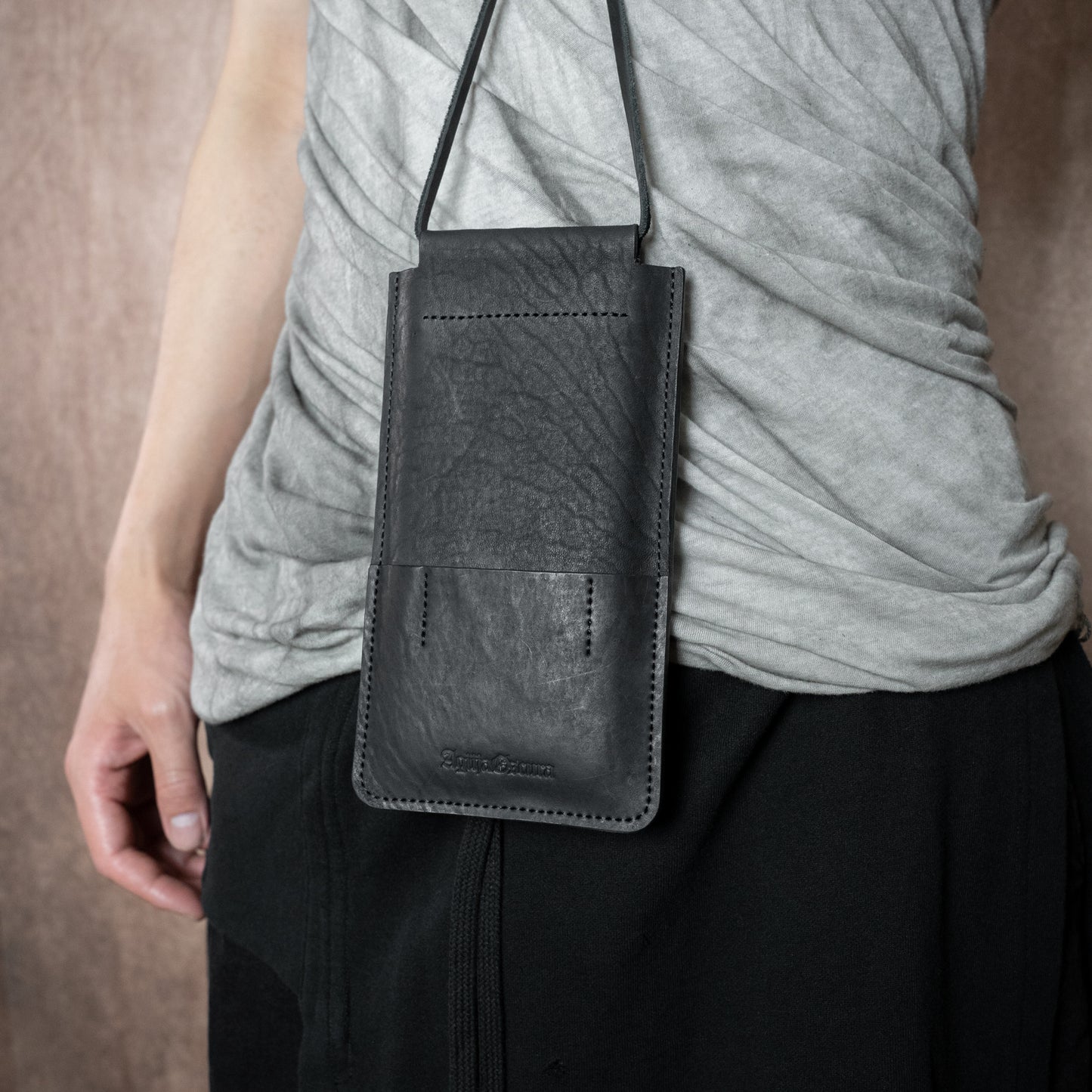 Talon Phone Pouch (Reverse Culatta Black)