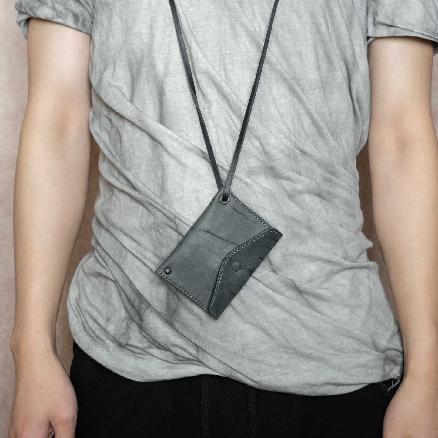 Cadena Cuero Card Holder (Wild Thing Anthracite)