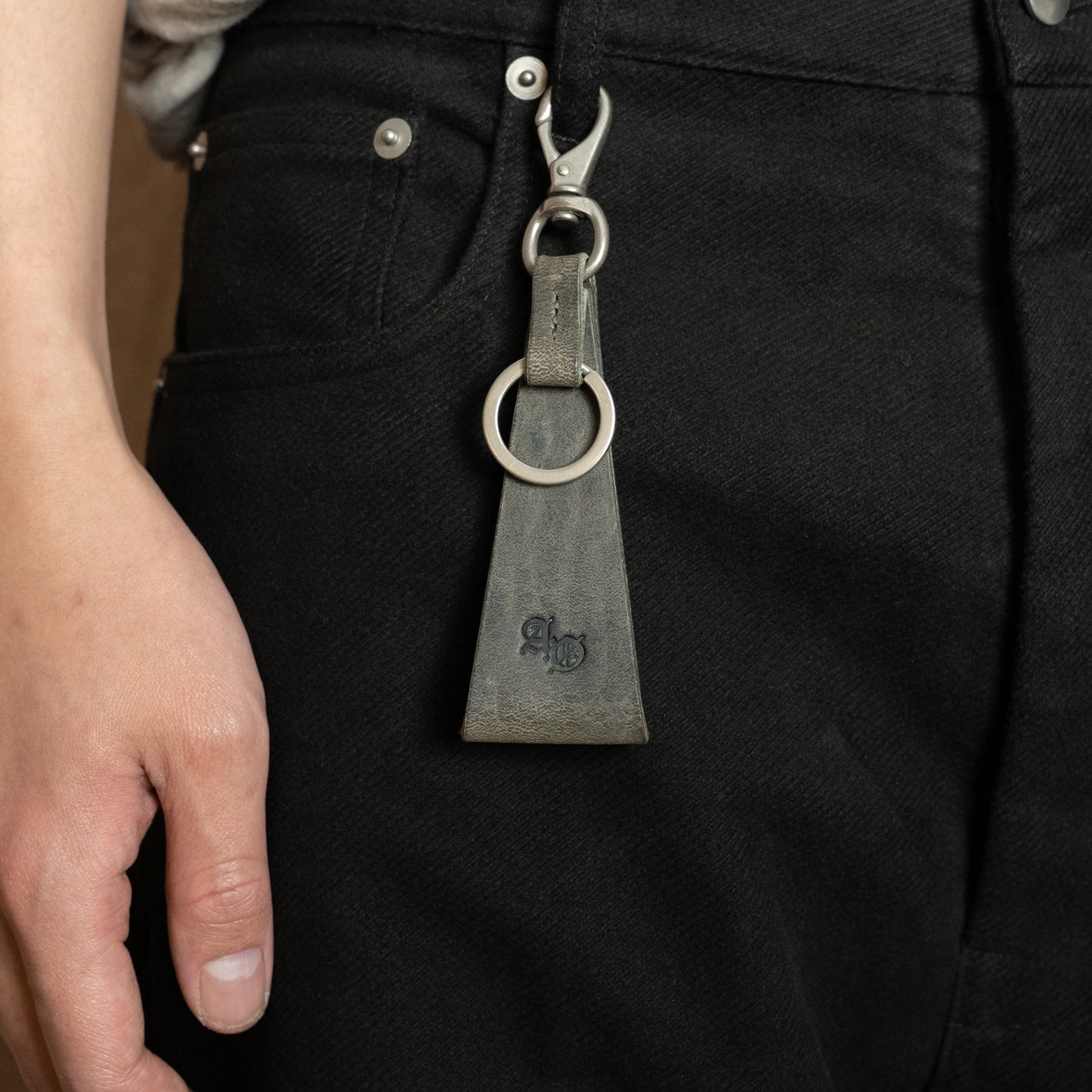 Triada Keychain (Horse Culatta Gray)